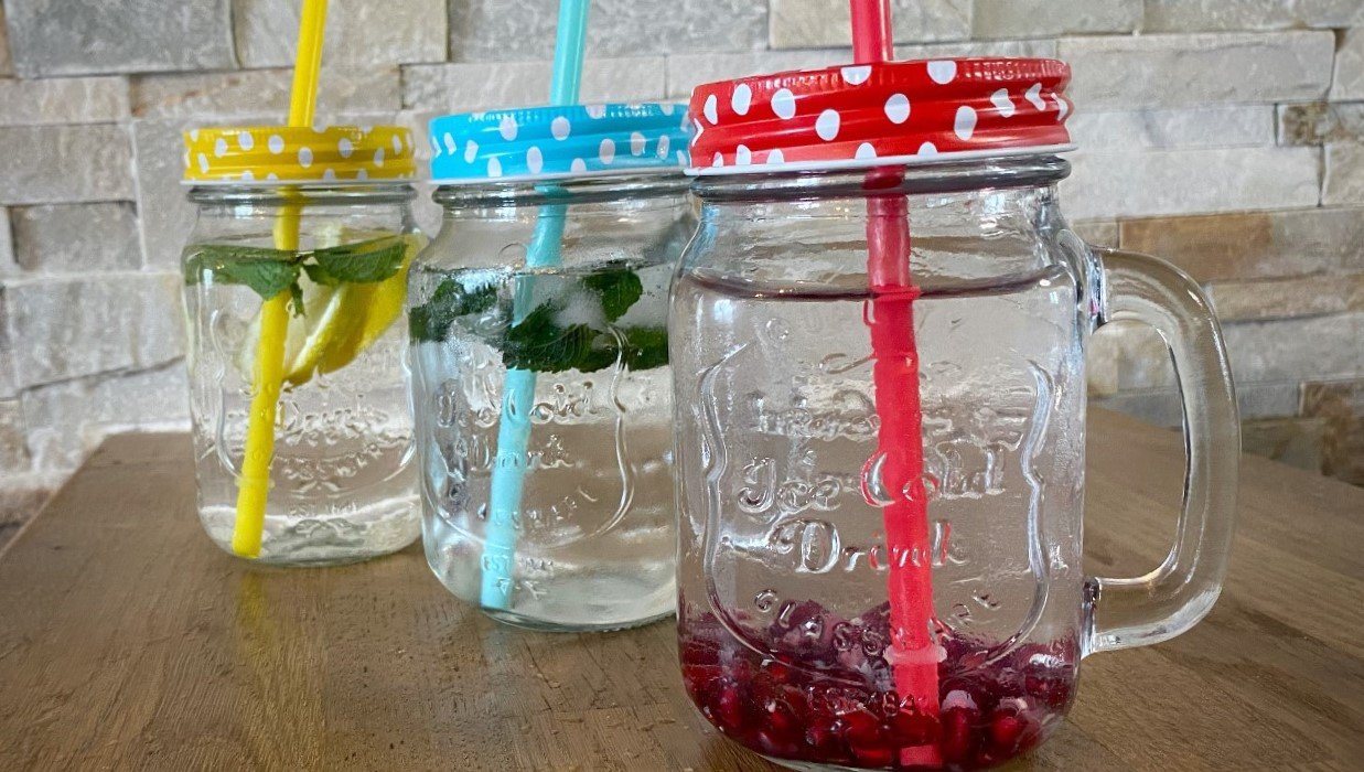 Eaux estivales en Mason Jar